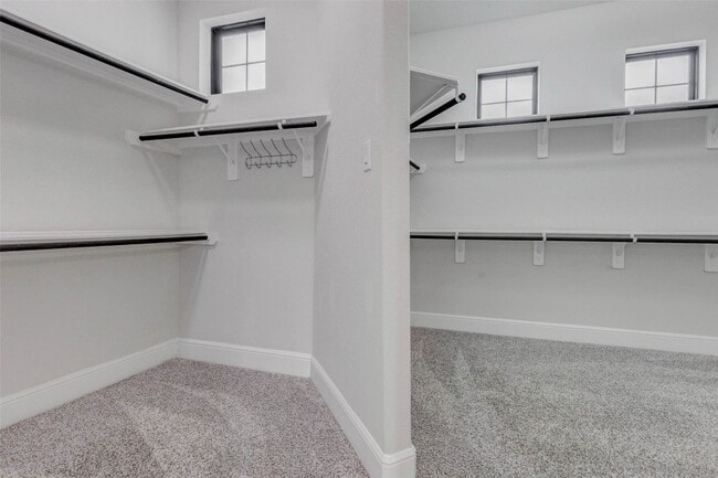 Building Photo - 30627 S Creek Way