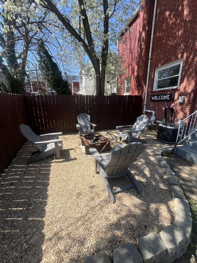 Building Photo - 220 E Liberty St