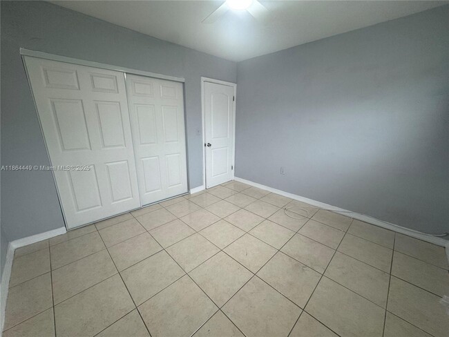 Building Photo - $2,500MONTHLY;11930 NE 19TH DR #16 NORTH M...