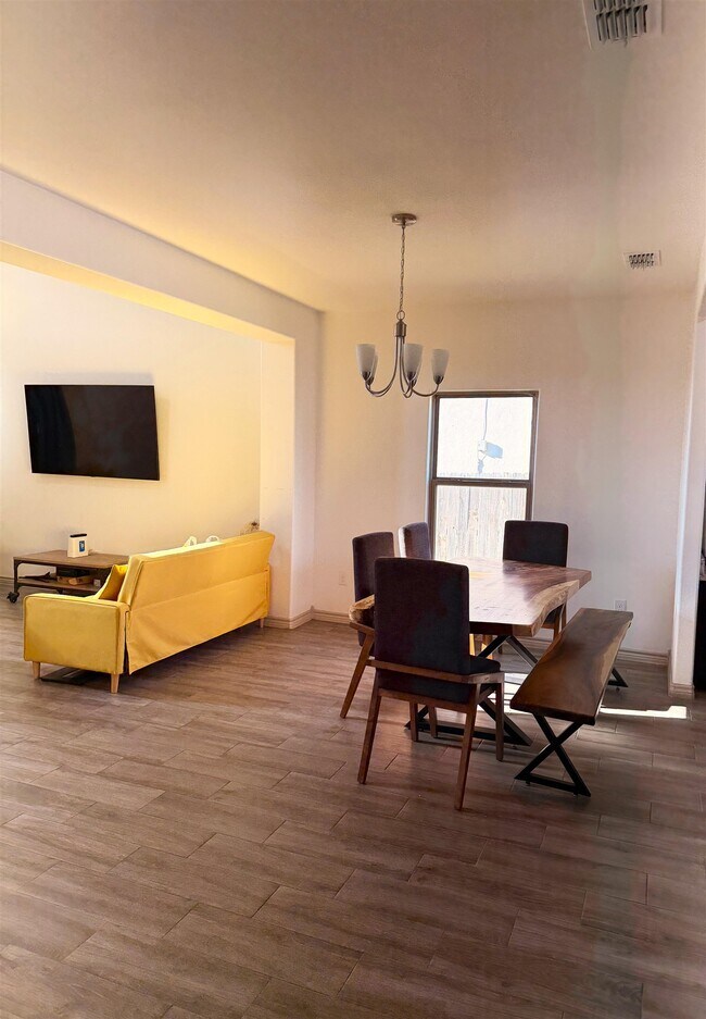 Building Photo - 414 Placido Dr