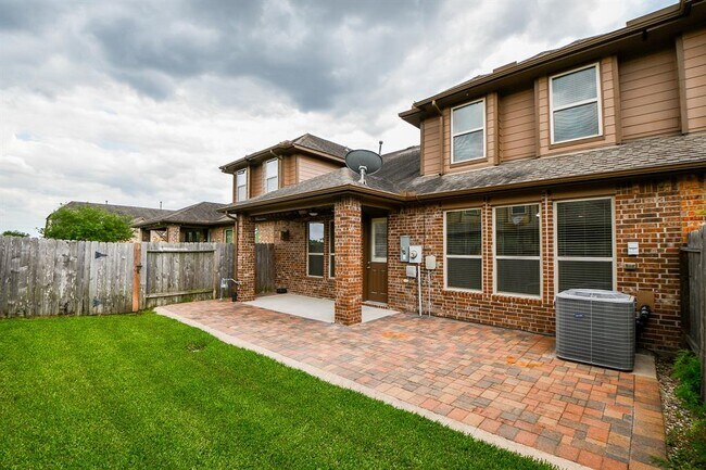 Building Photo - 24210 Madrid Hill Ln
