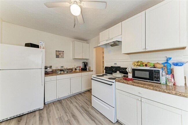 Building Photo - 1701 13th St W