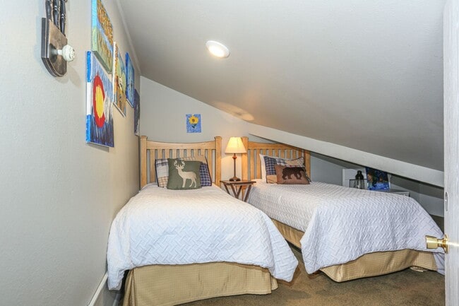 Building Photo - Move in Special! Keystone 2 bed/2bath! Plu...