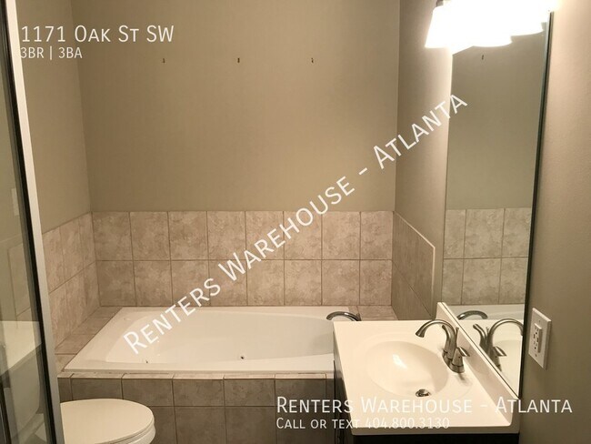 Building Photo - 1171 Oak St SW