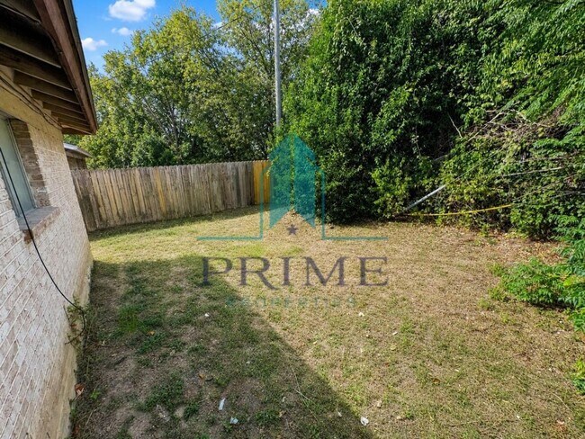 Building Photo - 9900 Randall Dr