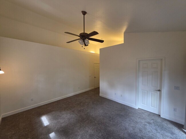 Building Photo - 2374 S Cliffview St