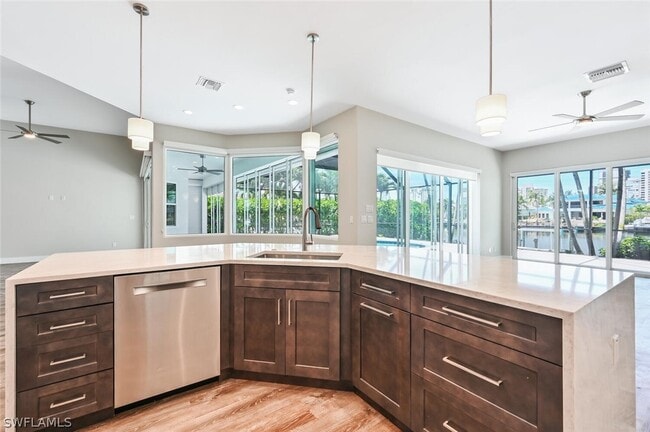 Building Photo - 4231 Crayton Rd