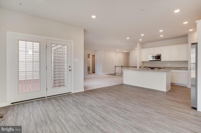 Building Photo - 6308 Savannah Dr