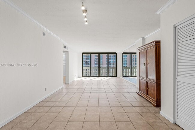 Building Photo - 90 Edgewater Dr