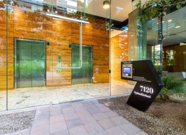 Building Photo - 7120 E Kierland Blvd