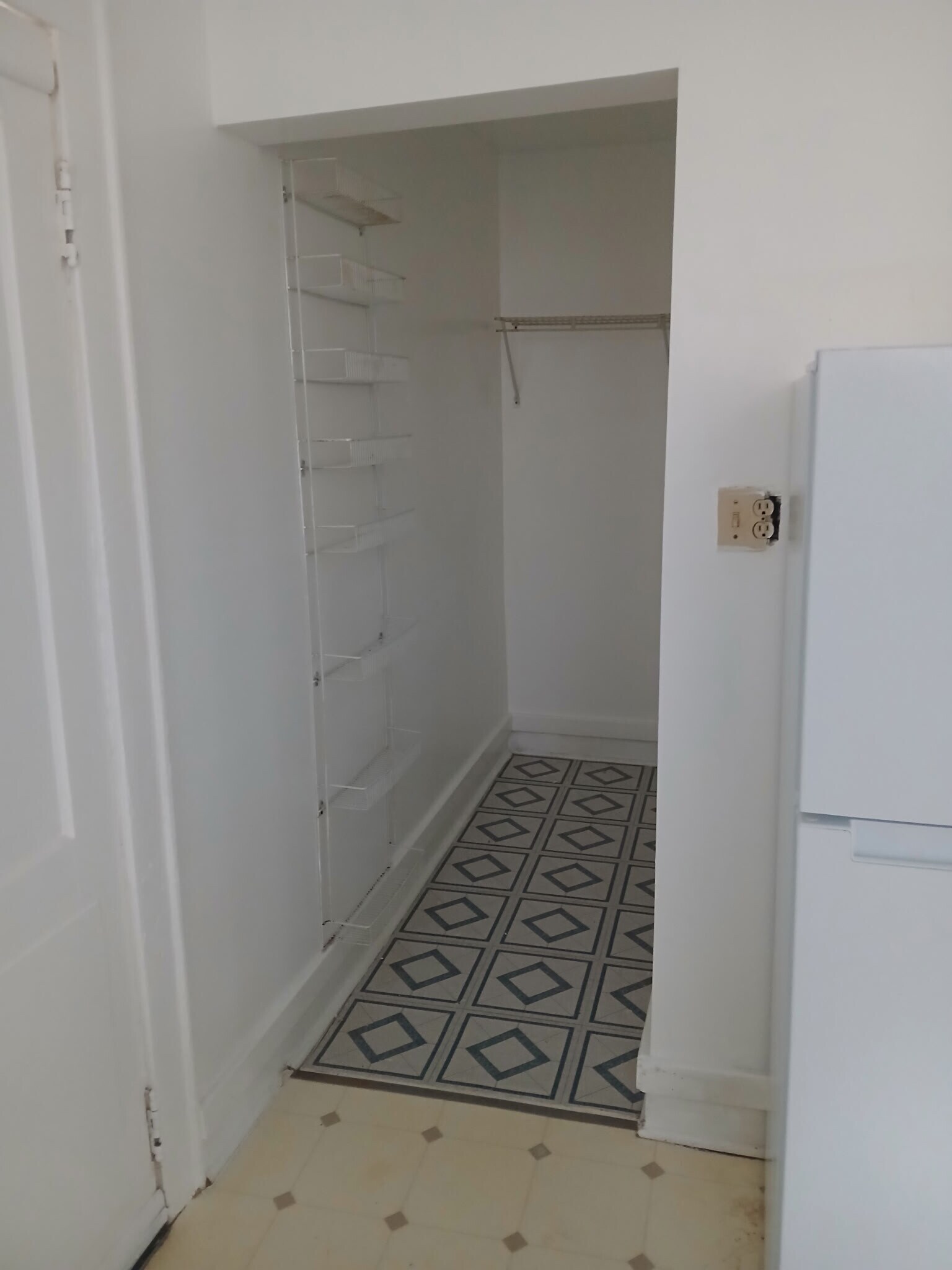 Building Photo - 2812 Overlook Dr