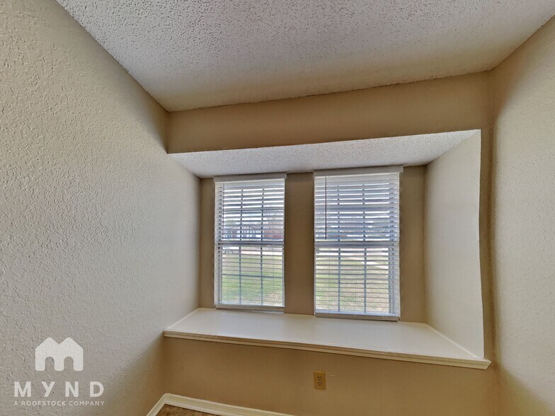 Building Photo - 2306 High Star Dr