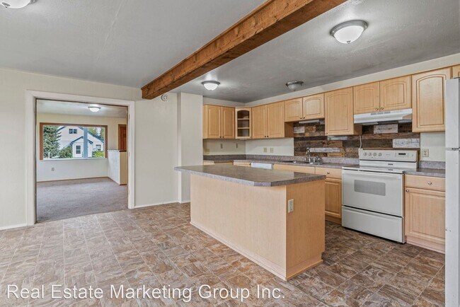 Building Photo - 3 br, 2 bath House - 219 Mossyrock Ave