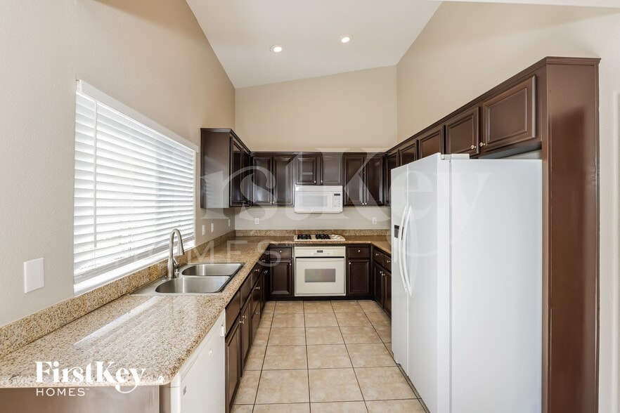 Building Photo - 3185 Strawberry Park Dr