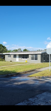 Building Photo - 4901 S 85th St