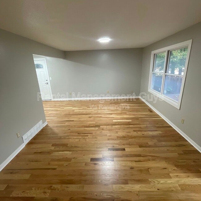 Building Photo - 8229 Halifax Ct N