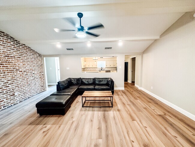 Building Photo - 5712 73rd St