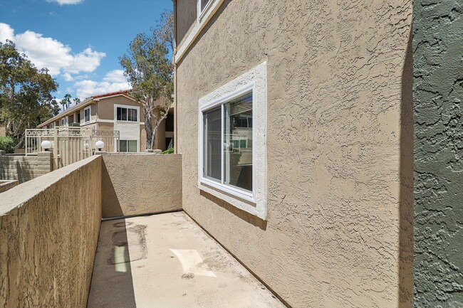 Building Photo - 7565 Charmant Dr