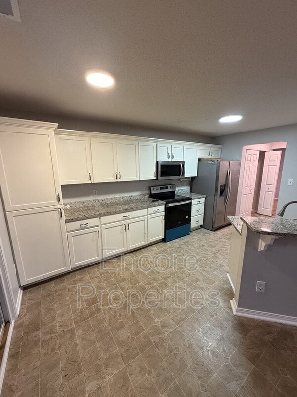 Building Photo - 6225 Saybrooke Dr