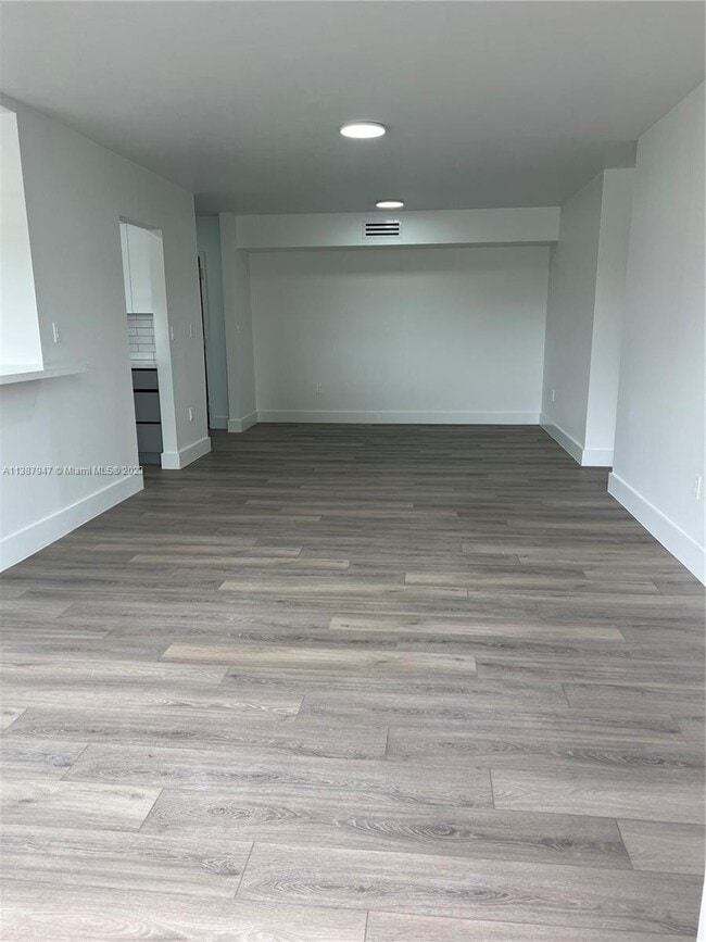 Building Photo - 5900 SW 127th Ave