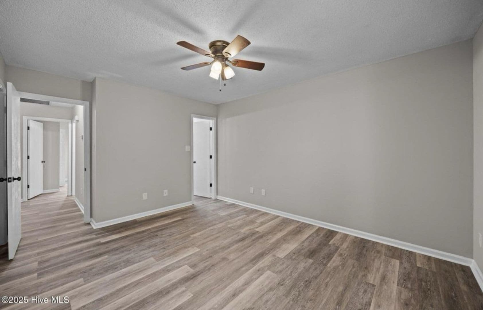 Building Photo - 109 Village Ct