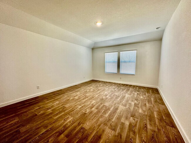 Building Photo - 4 Bedroom New Build