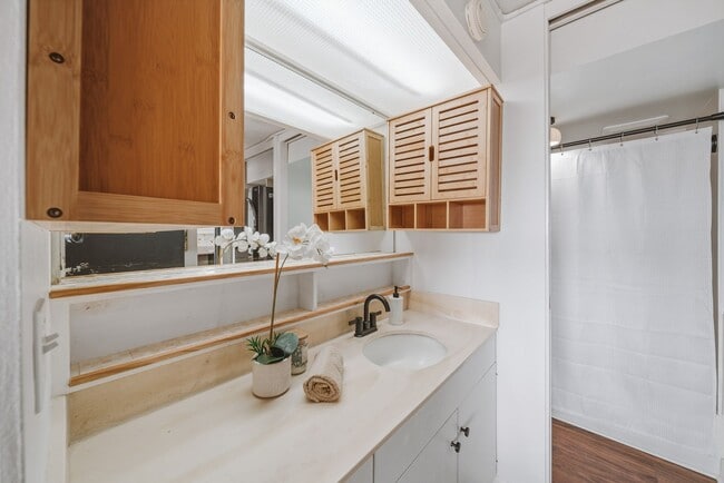 Building Photo - Mott Smith Laniloa