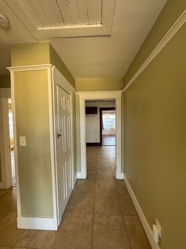 Building Photo - MUST SEE! Beautiful Home