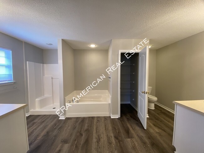Building Photo - 2110 Bahama Dr