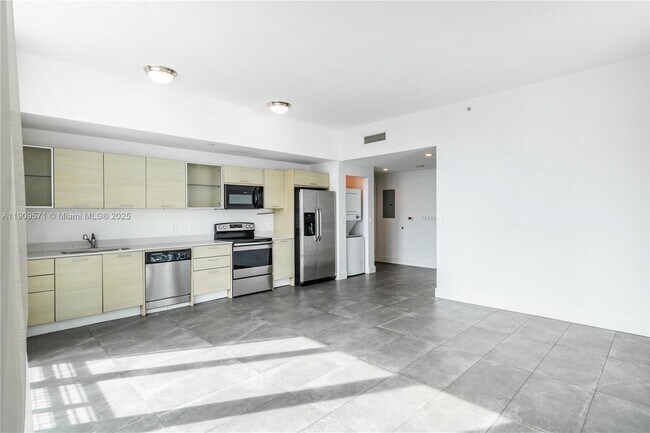 Building Photo - 350 NE 24th St