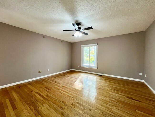 Building Photo - 1515 Mautenne Dr