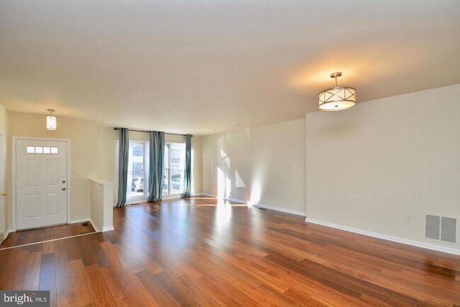 Building Photo - 7209 Burton Hill Ct