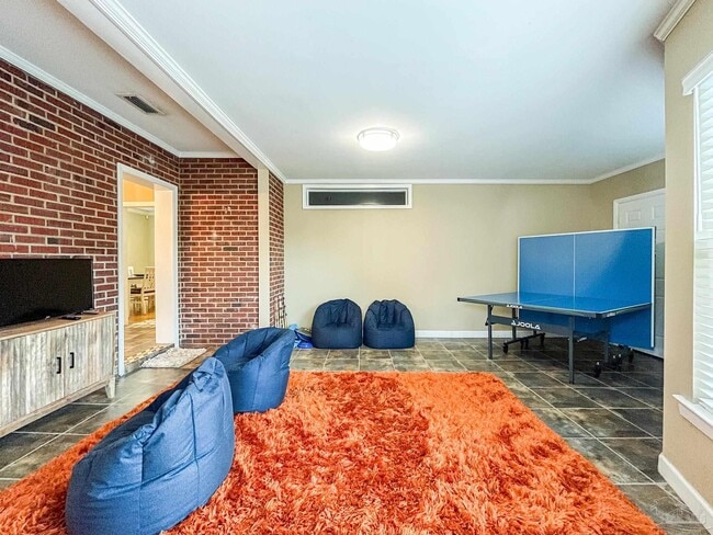 Building Photo - 1618 W Garden St