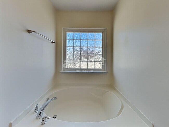 Building Photo - 816 Jennifer Lane