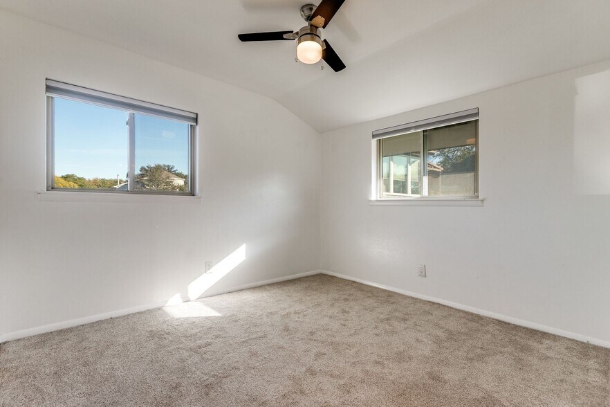 Building Photo - 4012 Tennis Club Rd