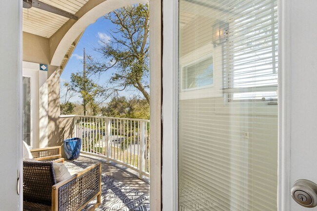 Building Photo - Steps to the Ocean! 3/3, 2198sq', Ocean View, Furnished