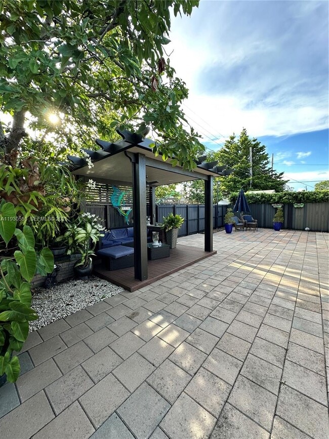 Building Photo - 5010 E 1st Ave