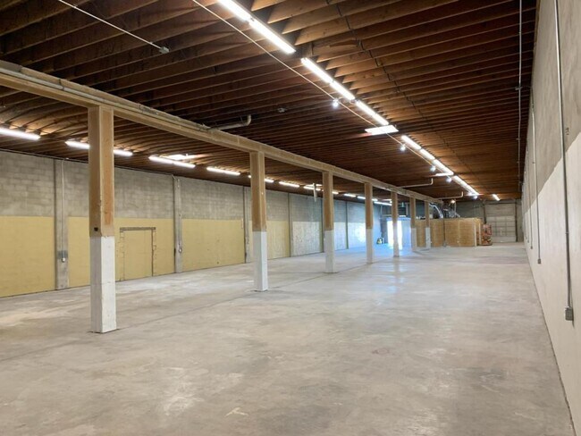 Building Photo - 2139 Baylor Dr