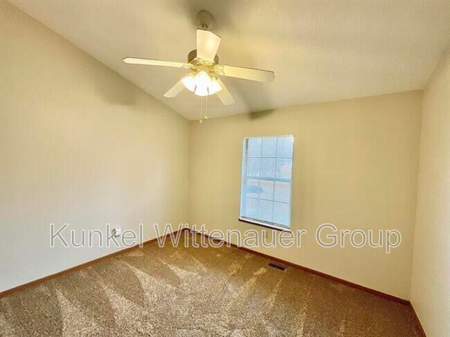 Building Photo - 7 S Cherry Hills