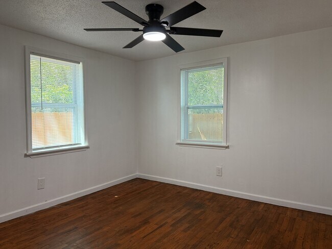 Building Photo - 239 Jenks St