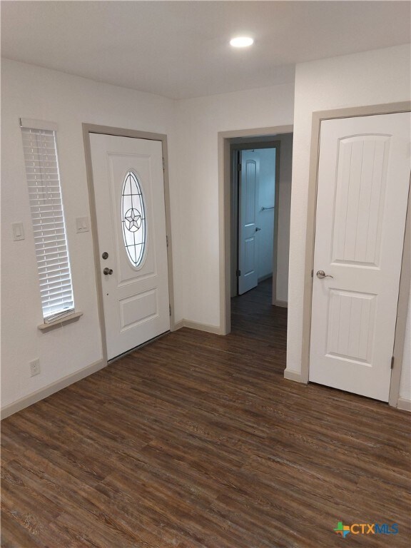 Building Photo - 1706 Creek Bend Cir