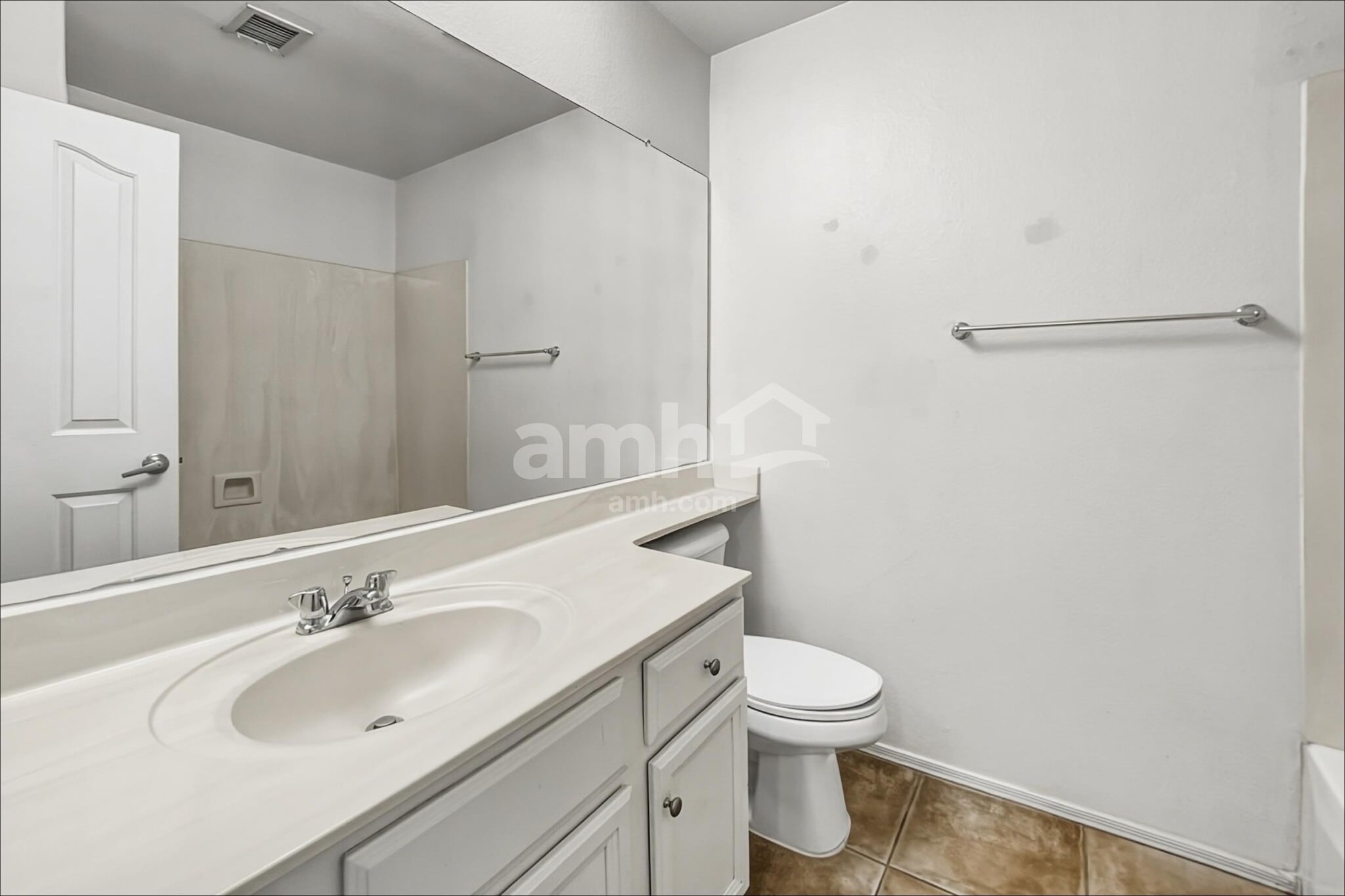 Building Photo - 907 N Albert Dr