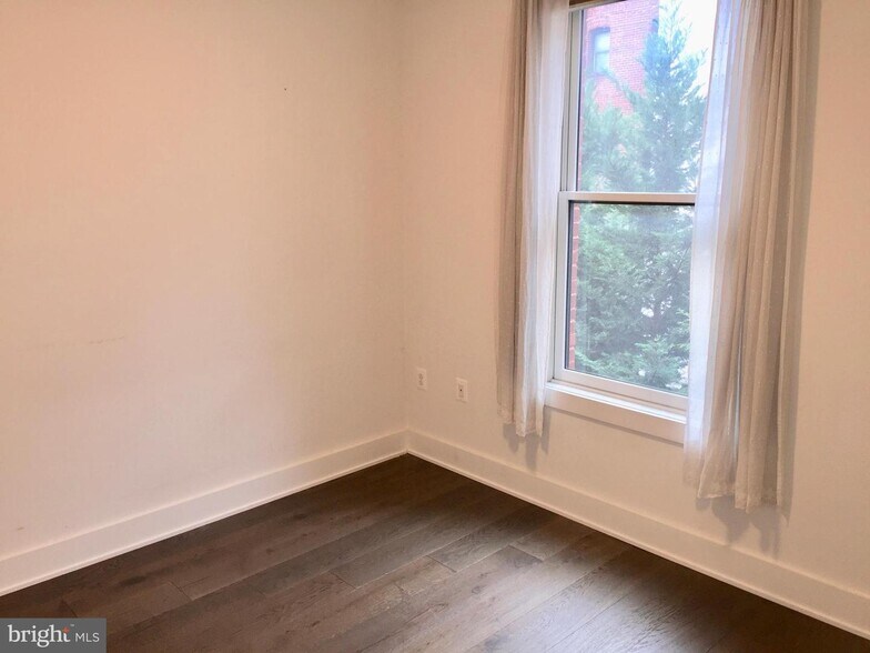 Bedroom - 1412 Chapin St NW