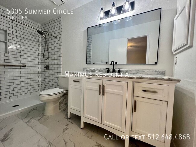 Building Photo - 5305 Summer Cir