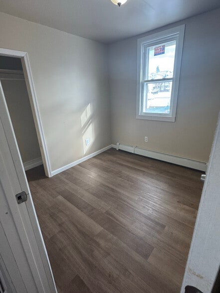 Building Photo - 517 Genet St