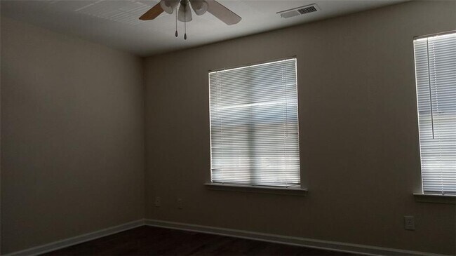 Building Photo - 755 Crestwell Cir