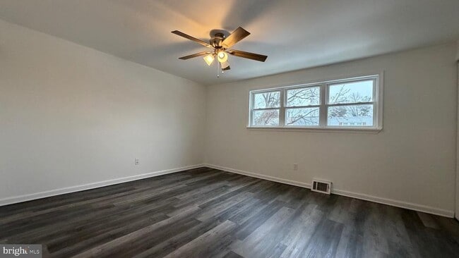 Building Photo - 12611 Biscayne Dr