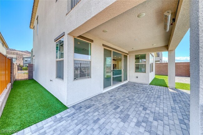 Building Photo - 1038 Delbrook Ave