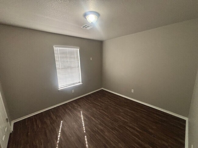 Building Photo - Beautiful 3 Bed 2 Bath in Norman