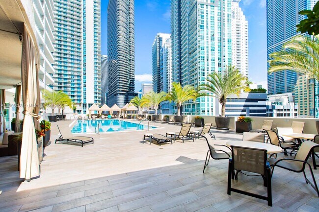 Building Photo - 1250 S Miami Ave